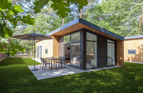Municipality of Geldrop-Mierlo Ski Chalet | Modern Lodge with Infrared Sauna, Just 8km from Helmond