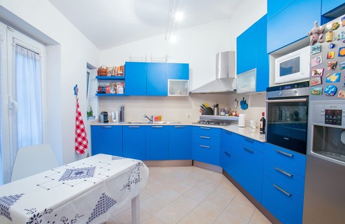 Porta Venezia Apartment | Stylish Downtown Milan Loft with Spa & Hot Tub Amenities