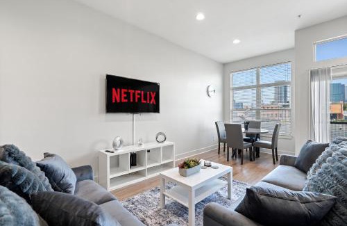 Deep Ellum Apartment | Modern Loft City View