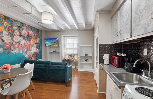 Washington Square West Apartment | Stylish Loft Apartment in Center City with Top Amenities
