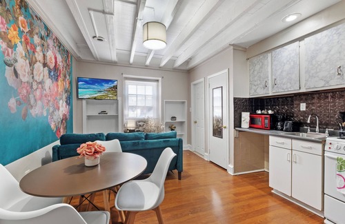 Washington Square West Apartment | Stylish Loft Apartment in Center City with Top Amenities