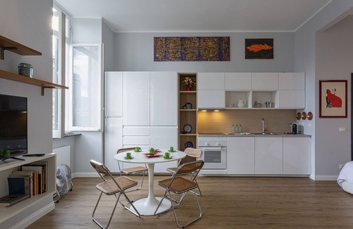 San Vincenzo Apartment | Stylish City Center Loft with Kitchen and Breakfast Included