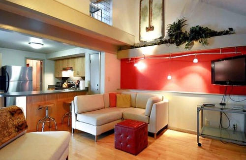 Barton Hills Condo | Prime Loft in ATX | Walk to Zilker Park, Rated 9.8/10