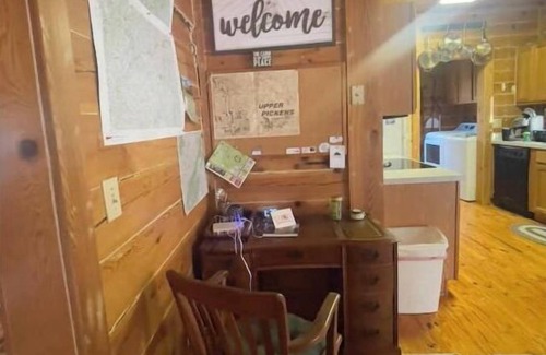 Sunset House | Cozy Log Cabin Retreat by Lake Keowee with Family-Friendly Fun