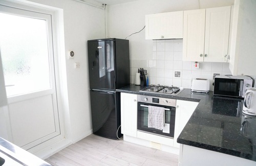 Hale House | Modern London House With Free Parking & Family Friendly