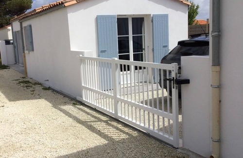 La Cotiniere Cottage | Modern Longhouse Steps from the Beach with Ocean View