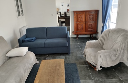 La Cotiniere Cottage | Modern Longhouse Steps from the Beach with Ocean View