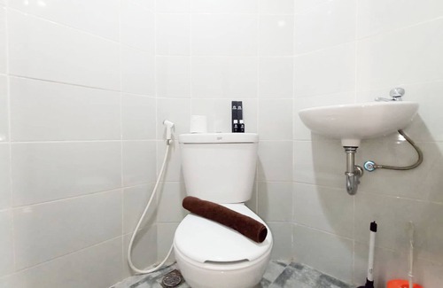 Semarang Apartment | Cozy Studio with Kitchen and Breakfast at Amartha View