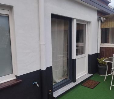 Beringen Apartment | Stylish Modern Studio - Family-Friendly & Highly Rated