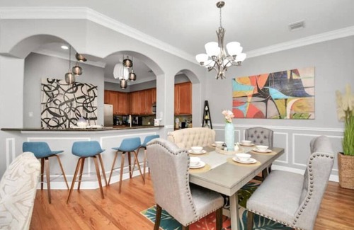 Washington Ave./ Memorial Park House | Exceptional Modern Home with Spa & Hot Tub - 10/10 Rated