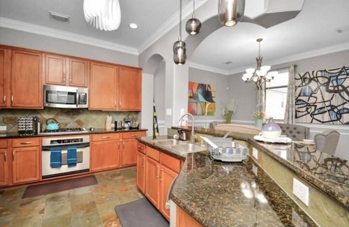Washington Ave./ Memorial Park House | Exceptional Modern Home with Spa & Hot Tub - 10/10 Rated