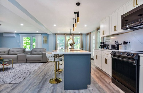 Methuen House | Elegant Newly Renovated Unit with Child-Friendly Amenities