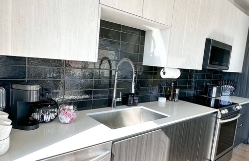 Home Park Apartment | Stylish Penthouse Retreat in Downtown Atlanta for Families