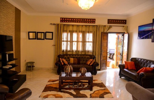 Kampala Apartment | Modern 4-Star Retreat: Exceptional 2-Bed House in Kampala
