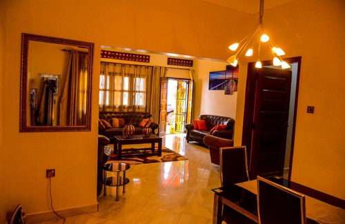 Kampala Apartment | Modern 4-Star Retreat: Exceptional 2-Bed House in Kampala