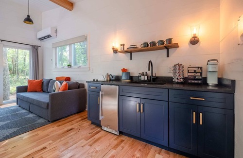 Freeport Cabin | Experience a Modern Cabin Retreat with Top-Rated Amenities