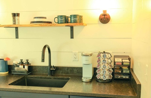 Freeport Cabin | Experience a Modern Cabin Retreat with Top-Rated Amenities