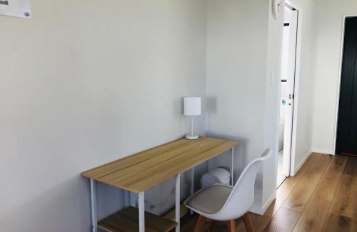 Manurewa Villa | Stylish Family Retreat: Modern Home 3 with Great Amenities
