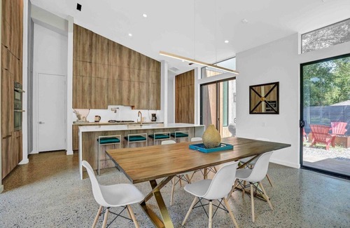 Northwest Dallas House | Modern Midway Hollow Retreat with Yard & Family Amenities