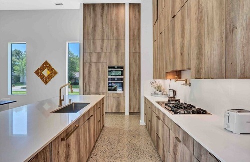 Northwest Dallas House | Modern Midway Hollow Retreat with Yard & Family Amenities