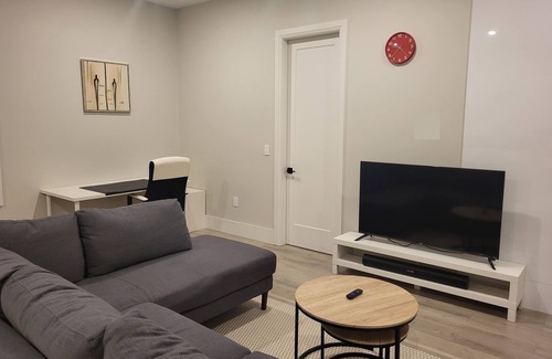 Abbotsford Apartment | Pet Friendly Retreat with Kitchen & Top Guest Rating 10/10