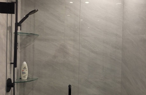 Abbotsford Apartment | Pet Friendly Retreat with Kitchen & Top Guest Rating 10/10