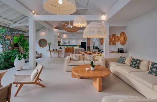 Central Seminyak Villa | Modern 4BR Villa in Seminyak with Private Pool & Spa