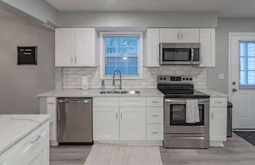 Shawnee House | Stylish 6-Bedroom Home with Pool, Pet & Child Friendly