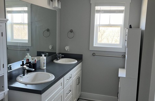 Kentwood Apartment | Elegant Apartment Near GRR Airport with Premier Amenities
