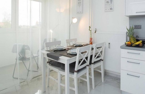 Velika Gorica Apartment | Modern Apartment Near Zagreb Airport with Free Wifi & Kitchen