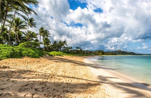 Kalama Tract House | Stylish Beach House in Kailua with Oceanfront Views