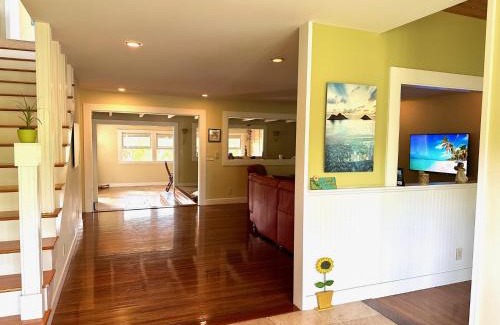 Kalama Tract House | Stylish Beach House in Kailua with Oceanfront Views