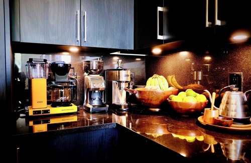 Bouldin Apartment | Modern Luxury Condo in Austin - WFH Setup, Rooftop, Pool, & Barton Springs