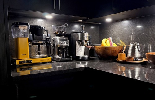 Bouldin Apartment | Modern Luxury Condo in Austin - WFH Setup, Rooftop, Pool, & Barton Springs