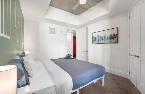 Northeast South Bend Apartment | Modern Luxury High Rise 2 Bed Rooms Washer/Dryer