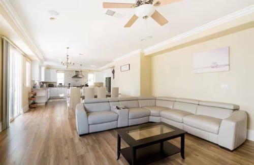 Santa Ana House | Elegant Home Ideal for Families Near Disney
