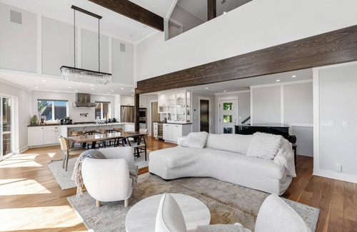 White Salmon House | Tranquil Retreat: Private Hot Tub & Views of Mt Hood!