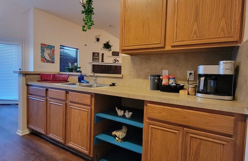 Denton Apartment | Stylish Room with Jacuzzi Near TWU/UNT and Denton Square