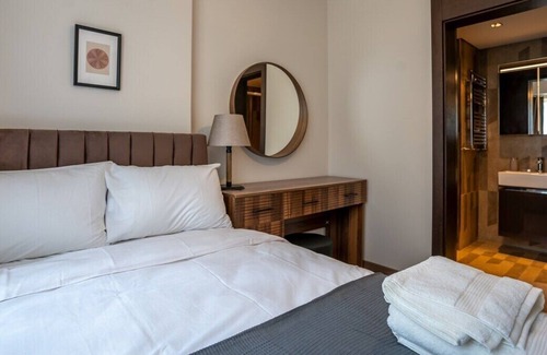 Bahcelievler Apartment | Modern Luxury: Stylish 2BR Apt
