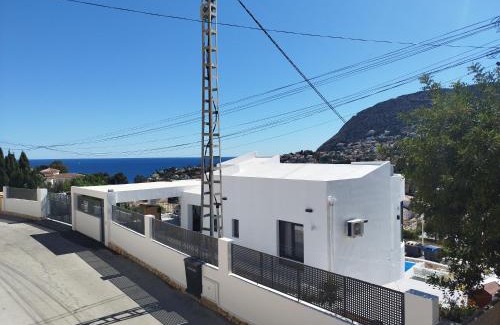 La Canuta Villa | Elegant Villa Paradise with Oceanfront Pool & Child-Friendly