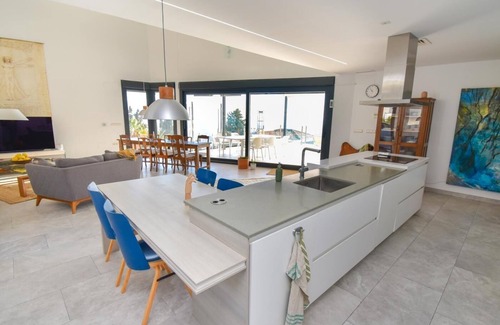Salobrena Villa | Elegant Villa with Sea Views & Heated Pool - Rated 10/10