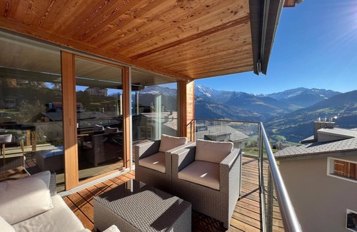 Ruschein Apartment | Modern 2.5-Room Apartment with Breathtaking Views & Spa