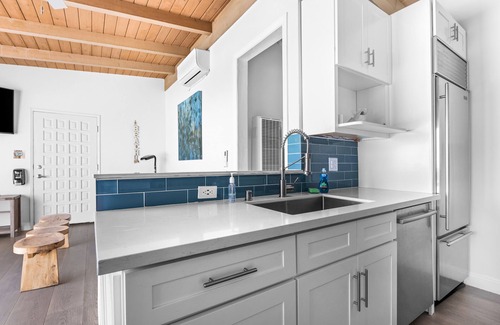 Los Angeles County Condo | Beachfront Malibu Road Retreat with Ocean Views & AC