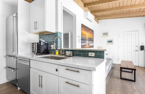 Los Angeles County Condo | Beachfront Malibu Road Retreat with Ocean Views & AC
