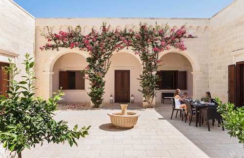 Carpignano Salentino House | Discover the Modern Masseria Surrounded by Olive Groves