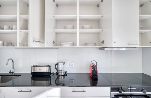 Basel City Centre Apartment | Modern Matthäus 3 Room with Kitchen Near Market