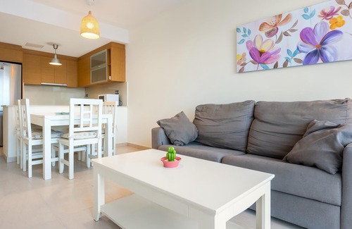 Miami Platja Apartment | Beachside Retreat with Ocean View & Spa Amenities