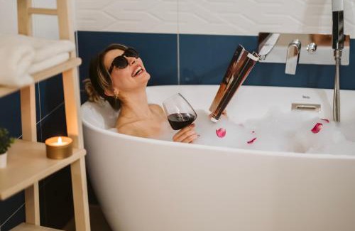 Koszeg Apartment | Romantic Retreat with Fireplace and Bathtub in Centrum