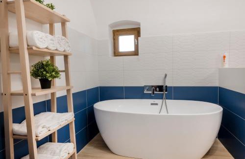 Koszeg Apartment | Romantic Retreat with Fireplace and Bathtub in Centrum