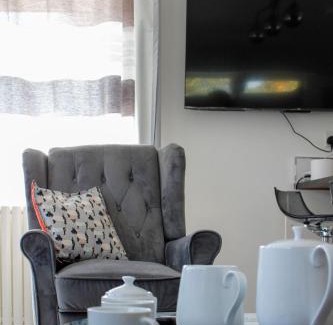 Rainham House | Modern Medway Bungalow - 3BR Garden & Free Parking, Kent